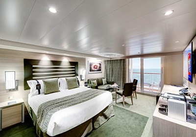 MSC-Grandiosa,-MSC-Yacht-Club-Deluxe-Suite.jpg