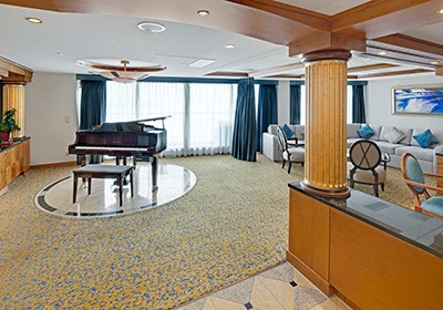 RCI_RD_RoyalSuite-Living1R.jpg
