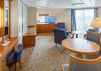RCI_SR_2BedroomSuiteDeck7-Living1R.jpg