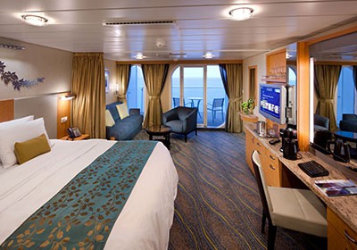RCI_Oasis-Staterooms_HiRes-tif_JuniorSuite-CatJS.jpg