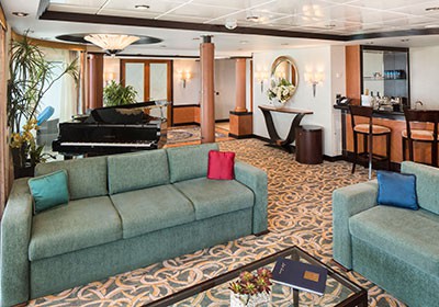 RCI_FR-RoyalSuite-Living3R.jpg
