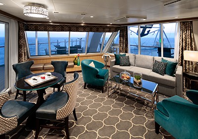 RCI_HM_AquaTheaterDeck9-LivingR.jpg