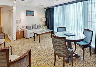 RCI_RD_TwoBedroomFamSuite-Living1R.jpg