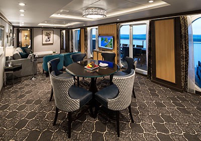 RCI_HM_4BedroomFamSuite-LivingR.jpg