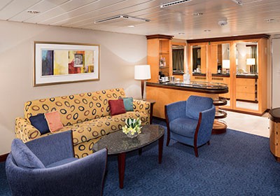 RCI_FR-GrandSuite-Living1R.jpg