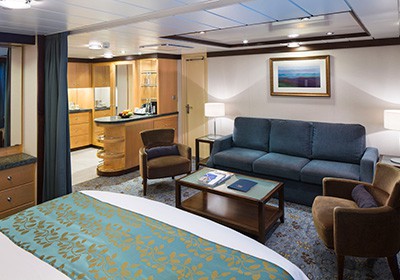 RCI_AL_GrandSuite-Living2R.jpg