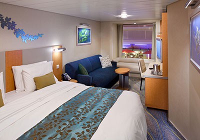 RCI_Oasis_Stateroom_PromenadeView-CatPR.jpg