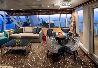 RCI_HM_AquaTheaterDeck10-LivingR.jpg