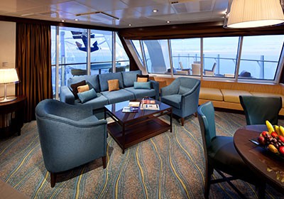 RCI_Oasis-Staterooms_HiRes-tif_AquatheaterSuite-CatA1.jpg