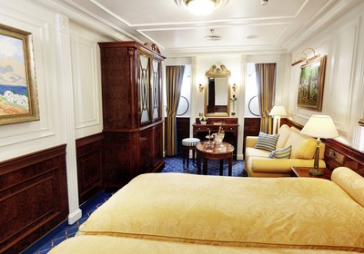 De luxe double-bed cabins No. 207-217, 224-231 (Cat. E)
