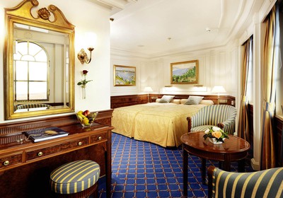 De luxe double-bed cabins No. 301 and 302 (Cat. C)