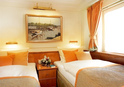 Twin-bed cabins No. 28 and 29 (Cat. 4)