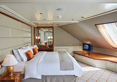 SilverSeaWhisperRoyalSuite2000.jpg